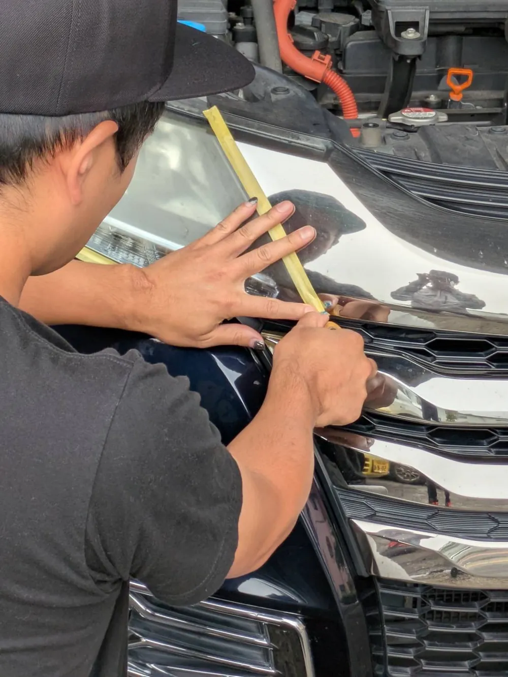 車の点検作業